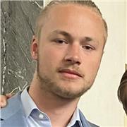 Physiotherapeut, der sich um sämtliche Beschwerden kümmert und persönlich coacht zum erreichen ambitionierter Ziele